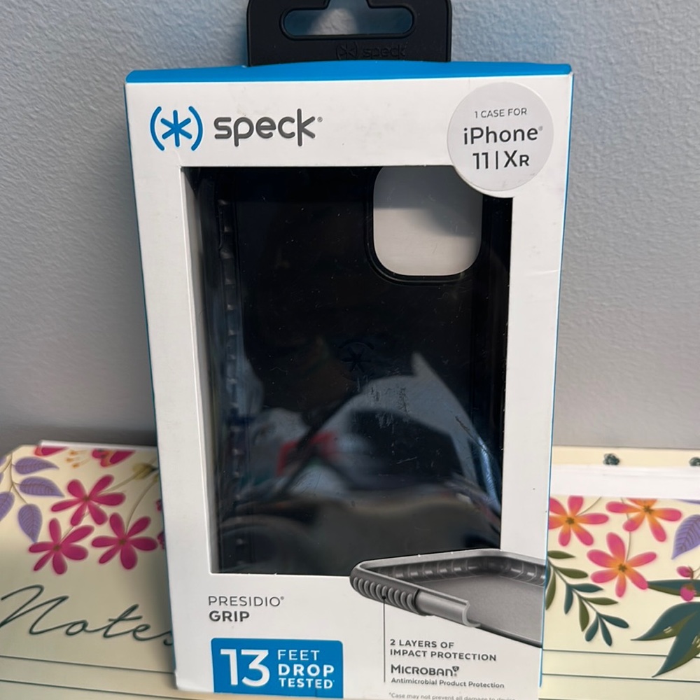 USED Speck iPhone 11/XR Presido PHONE CASE
